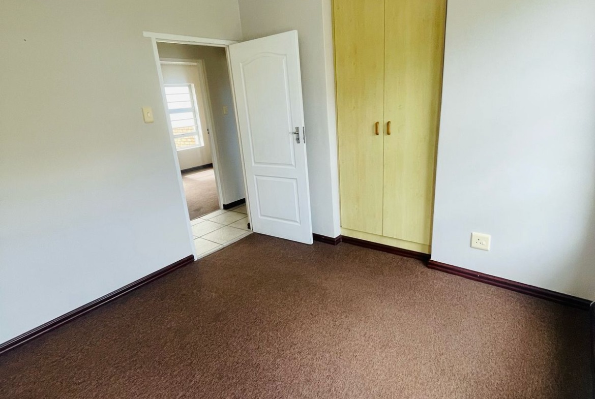 Beautiful townhouse in Beacon bay for sale