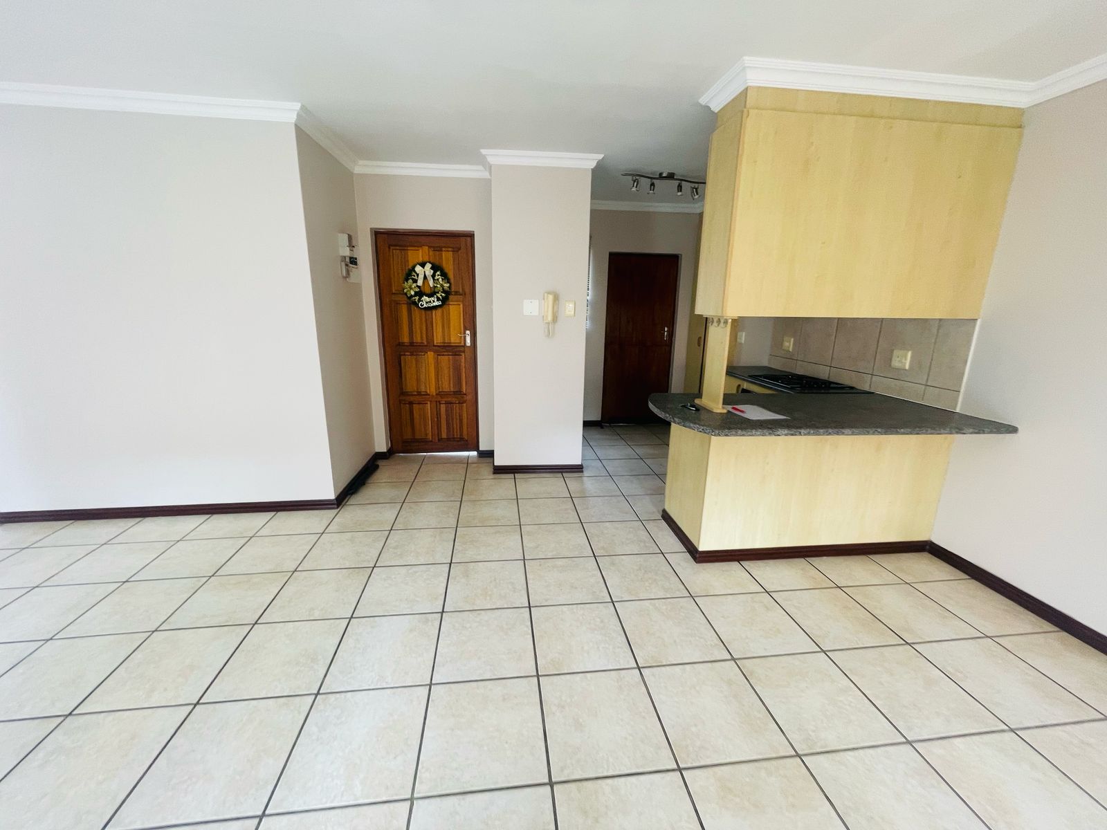 IMG-20250401-WA0005 Beautiful townhouse in Beacon bay for sale