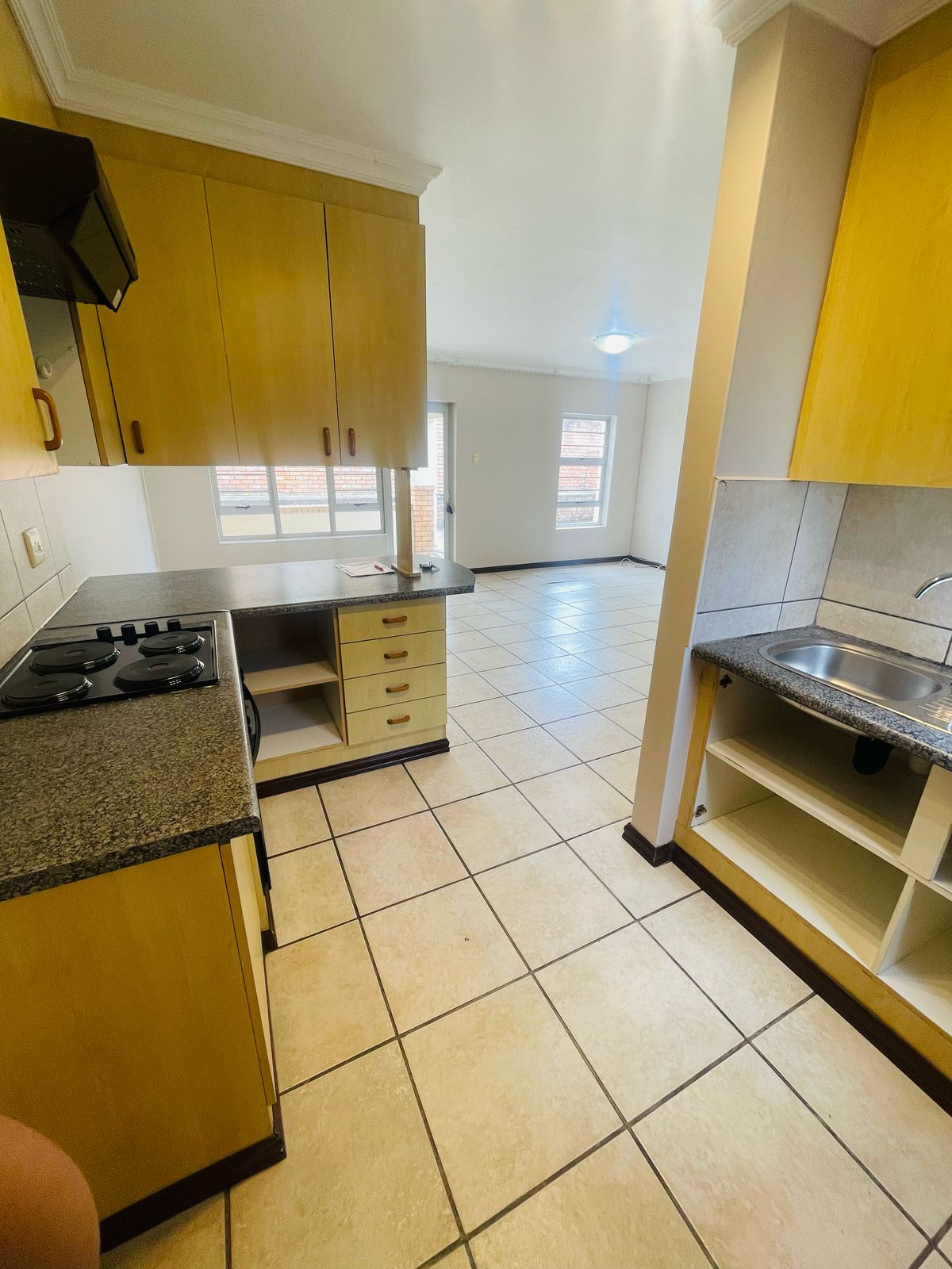 IMG-20250401-WA0009 Beautiful townhouse in Beacon bay for sale