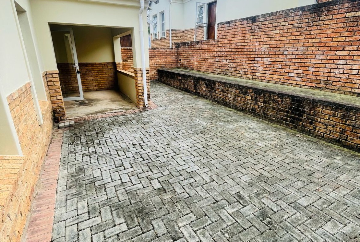 Beautiful townhouse in Beacon bay for sale