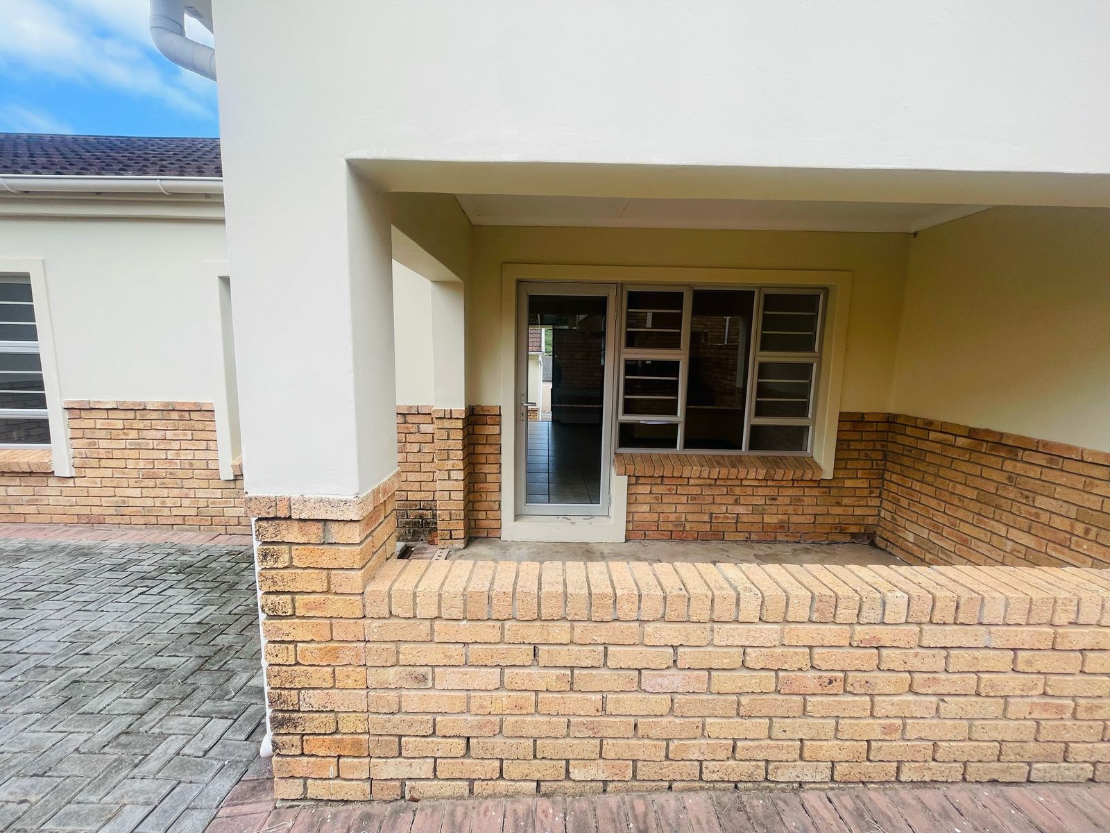 IMG-20250401-WA0017 Beautiful townhouse in Beacon bay for sale