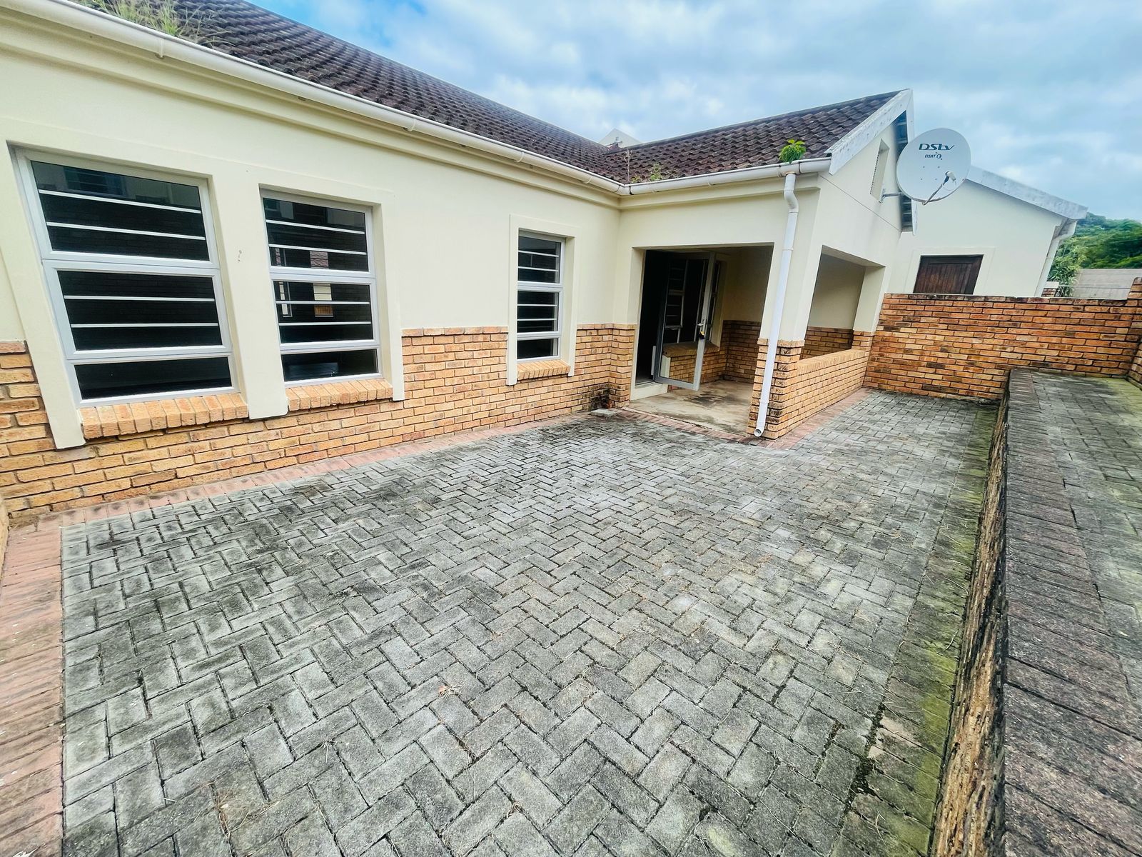 IMG-20250401-WA0019 Beautiful townhouse in Beacon bay for sale
