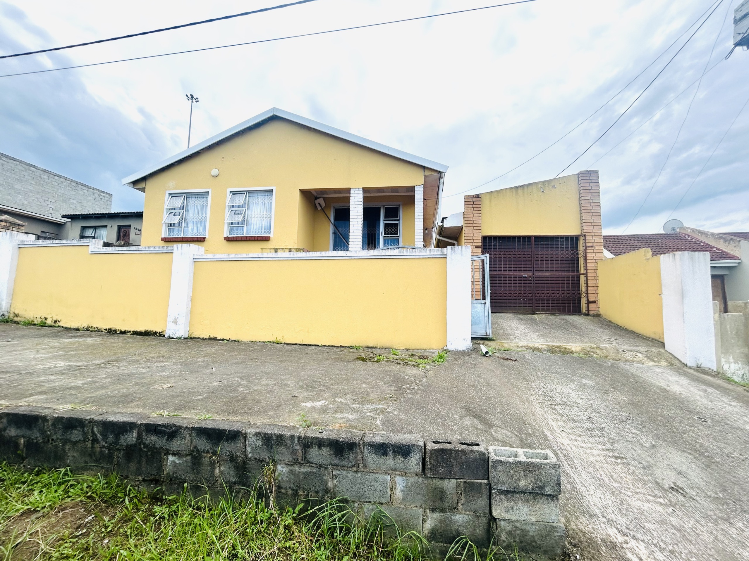 IMG_0882 Secure Mdantsane home with income-generating opportunity