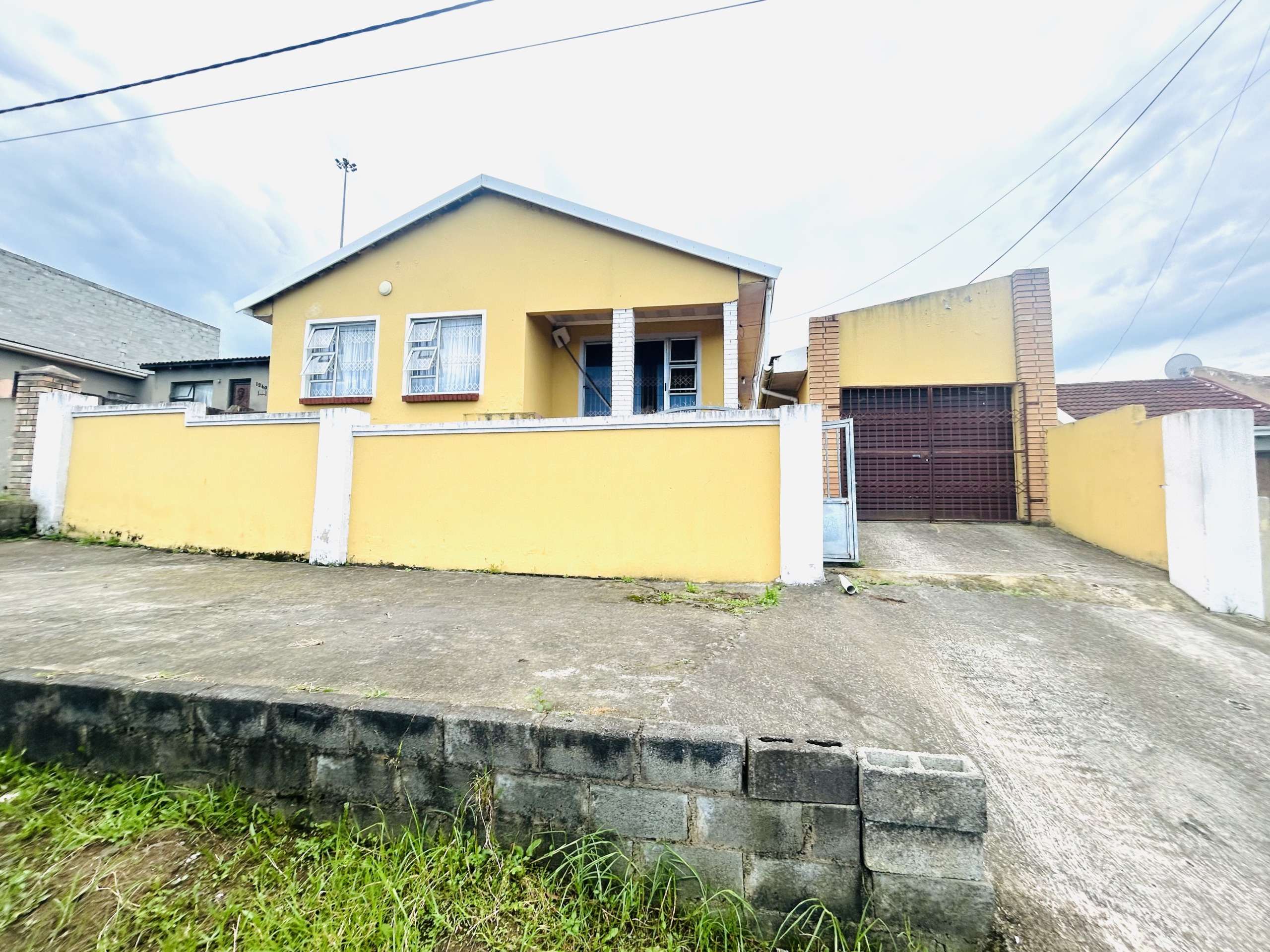 IMG_0884 Secure Mdantsane home with income-generating opportunity
