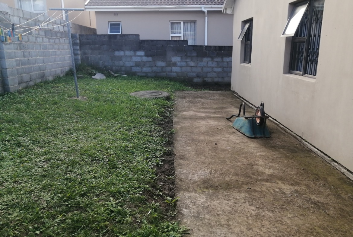 Beautiful 2 bedroom home in Amalinda Heights on sale