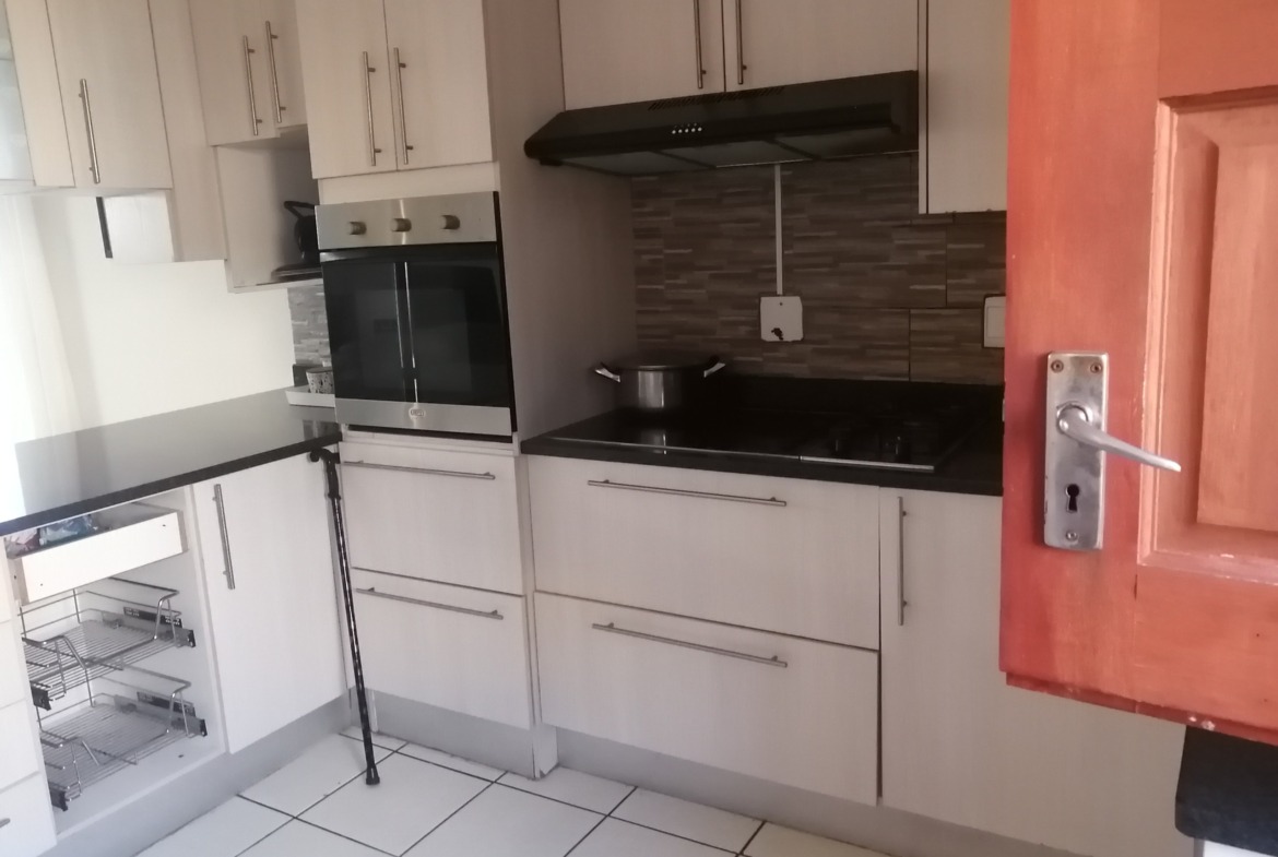 Beautiful 2 bedroom home in Amalinda Heights on sale