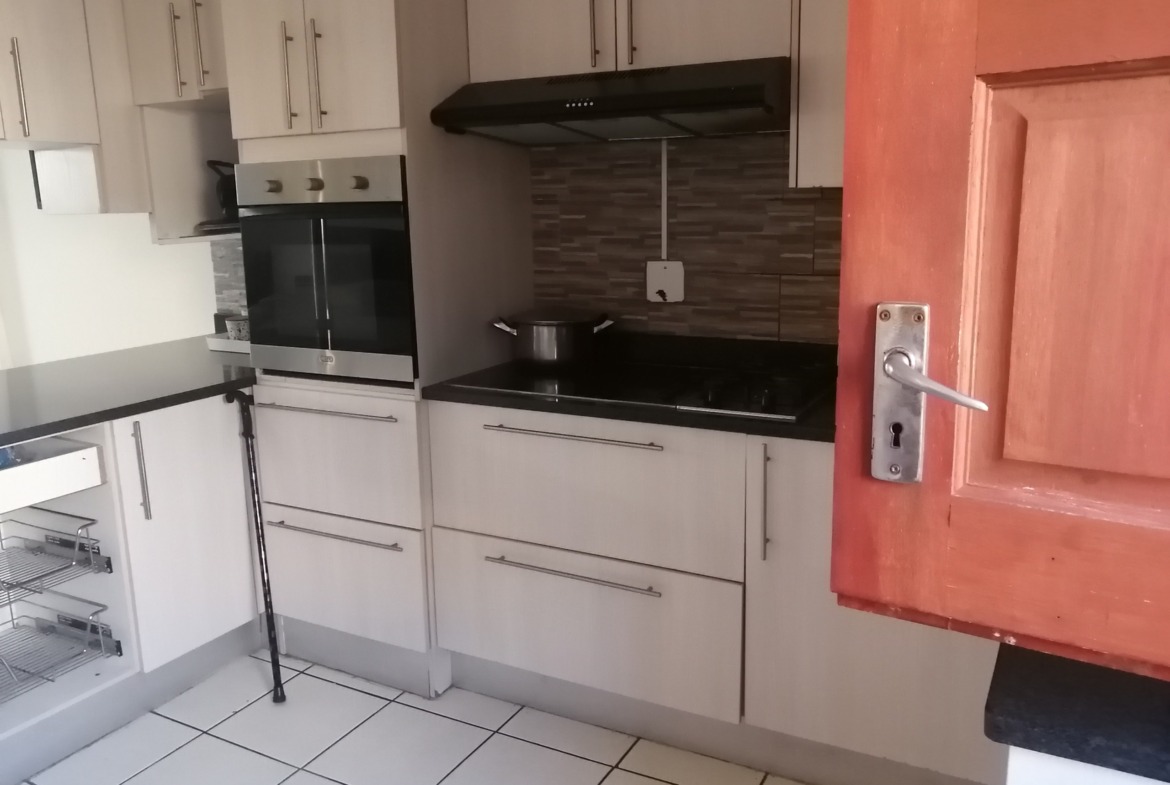 Beautiful 2 bedroom home in Amalinda Heights on sale