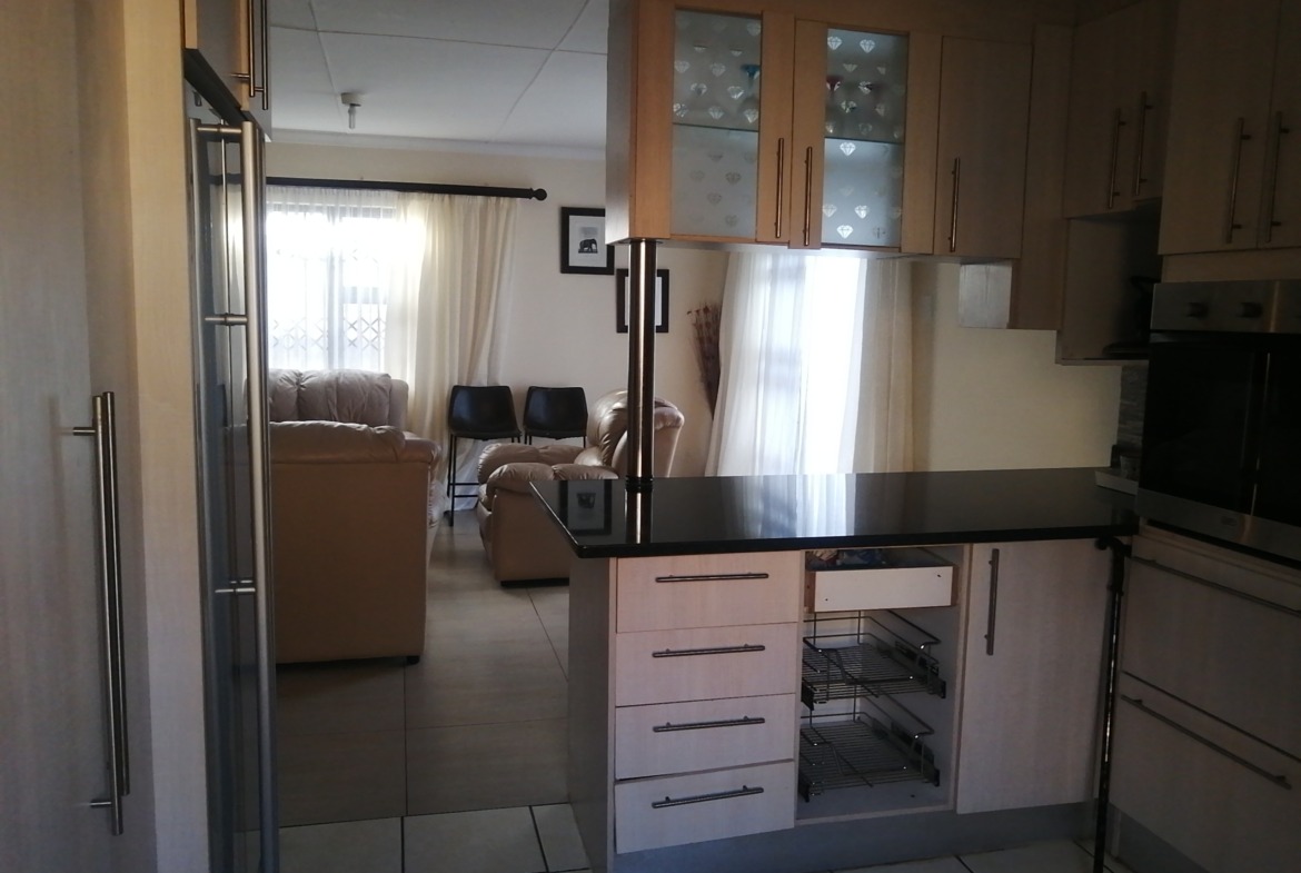 Beautiful 2 bedroom home in Amalinda Heights on sale