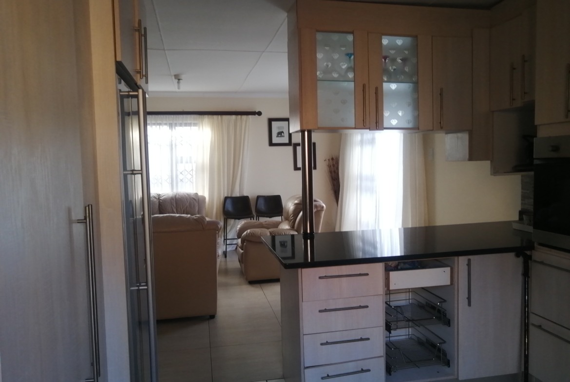 Beautiful 2 bedroom home in Amalinda Heights on sale