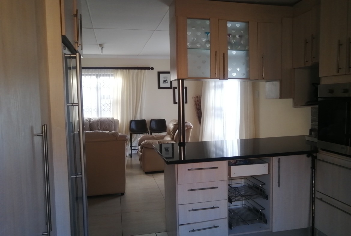 Beautiful 2 bedroom home in Amalinda Heights on sale