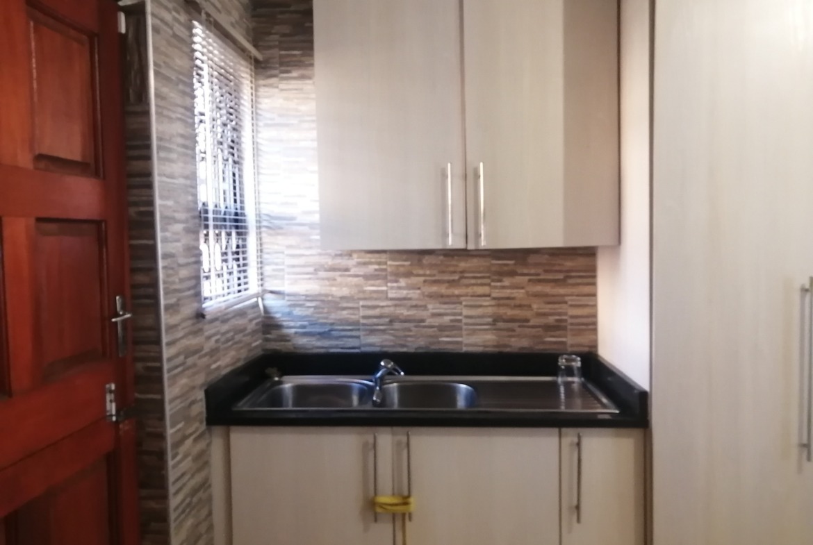 Beautiful 2 bedroom home in Amalinda Heights on sale