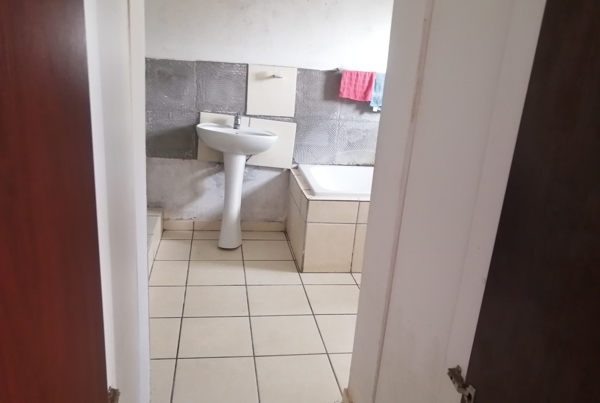 Beautiful 2 bedroom home in Amalinda Heights on sale