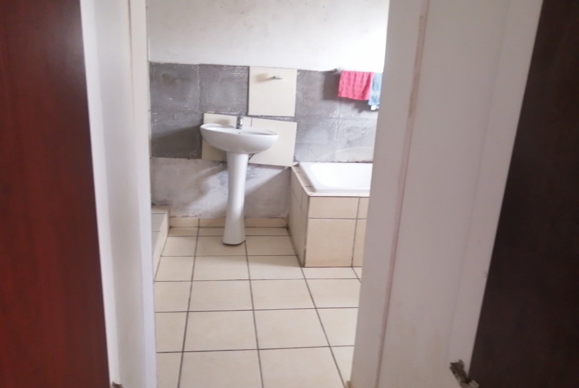 Beautiful 2 bedroom home in Amalinda Heights on sale