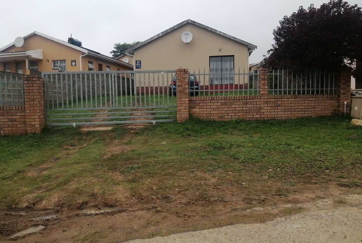 Beautiful 2 bedroom home in Amalinda Heights on sale