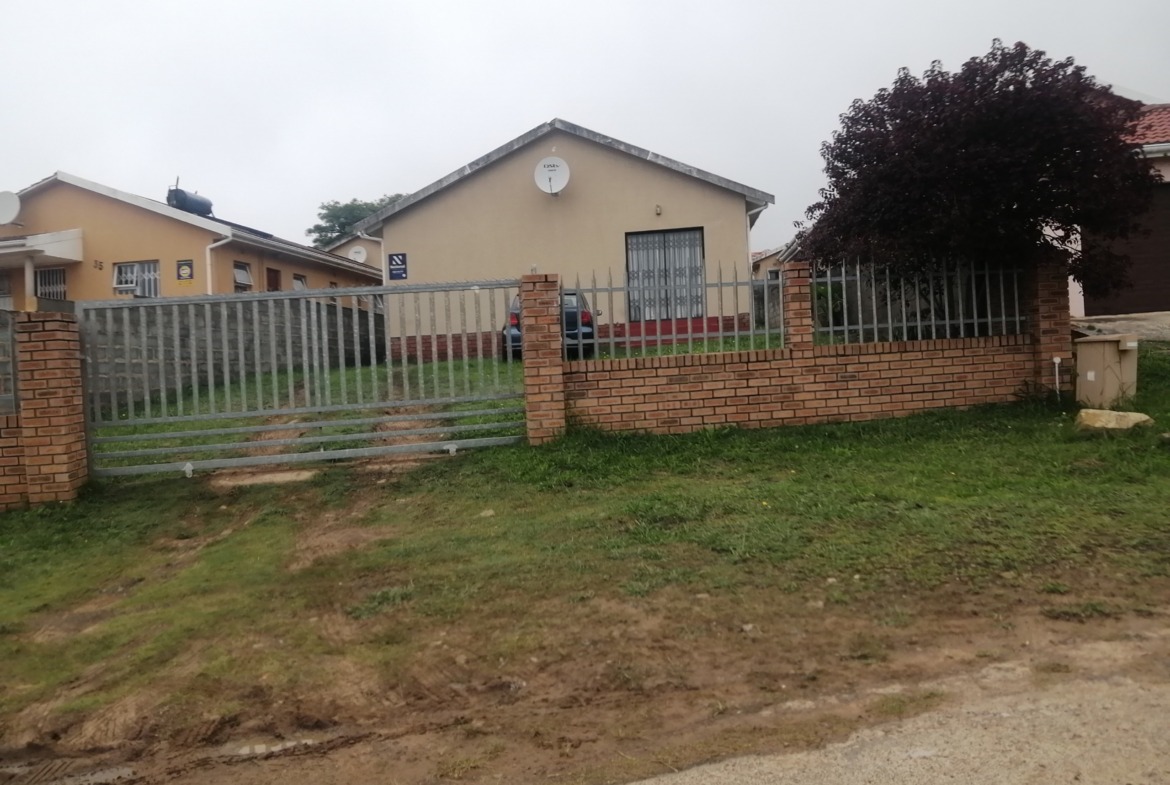 Beautiful 2 bedroom home in Amalinda Heights on sale