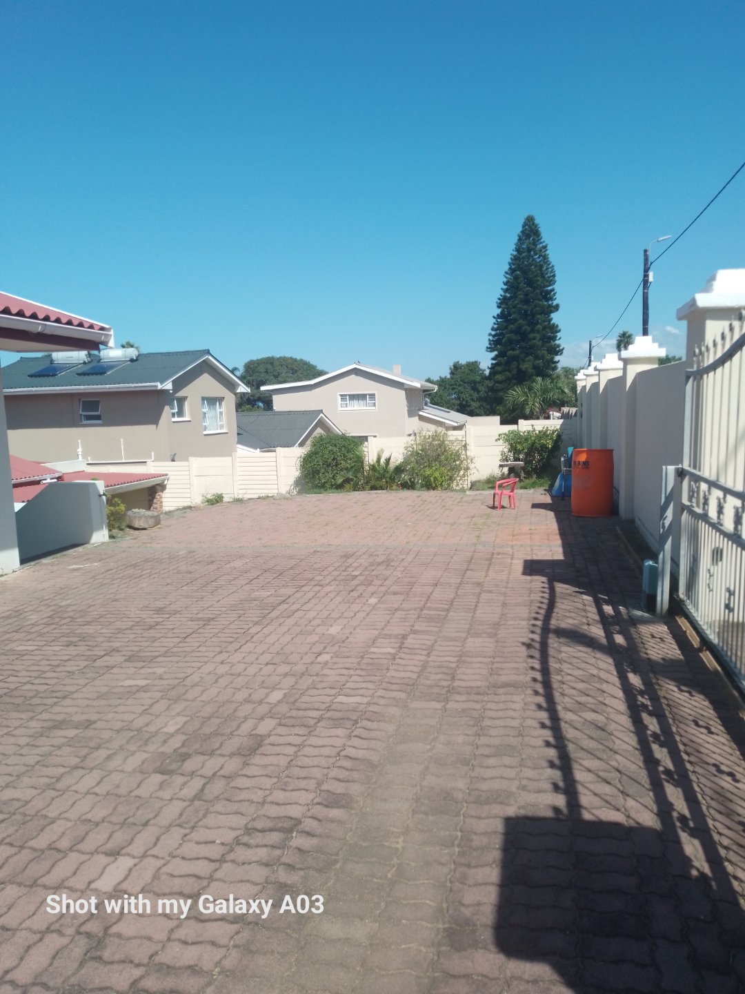 download (1) Spacious large home, close to Gonubie amenities