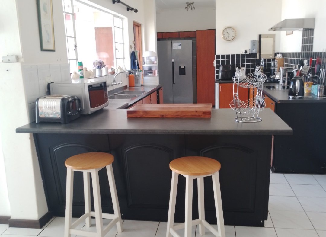 Spacious large home, close to Gonubie amenities
