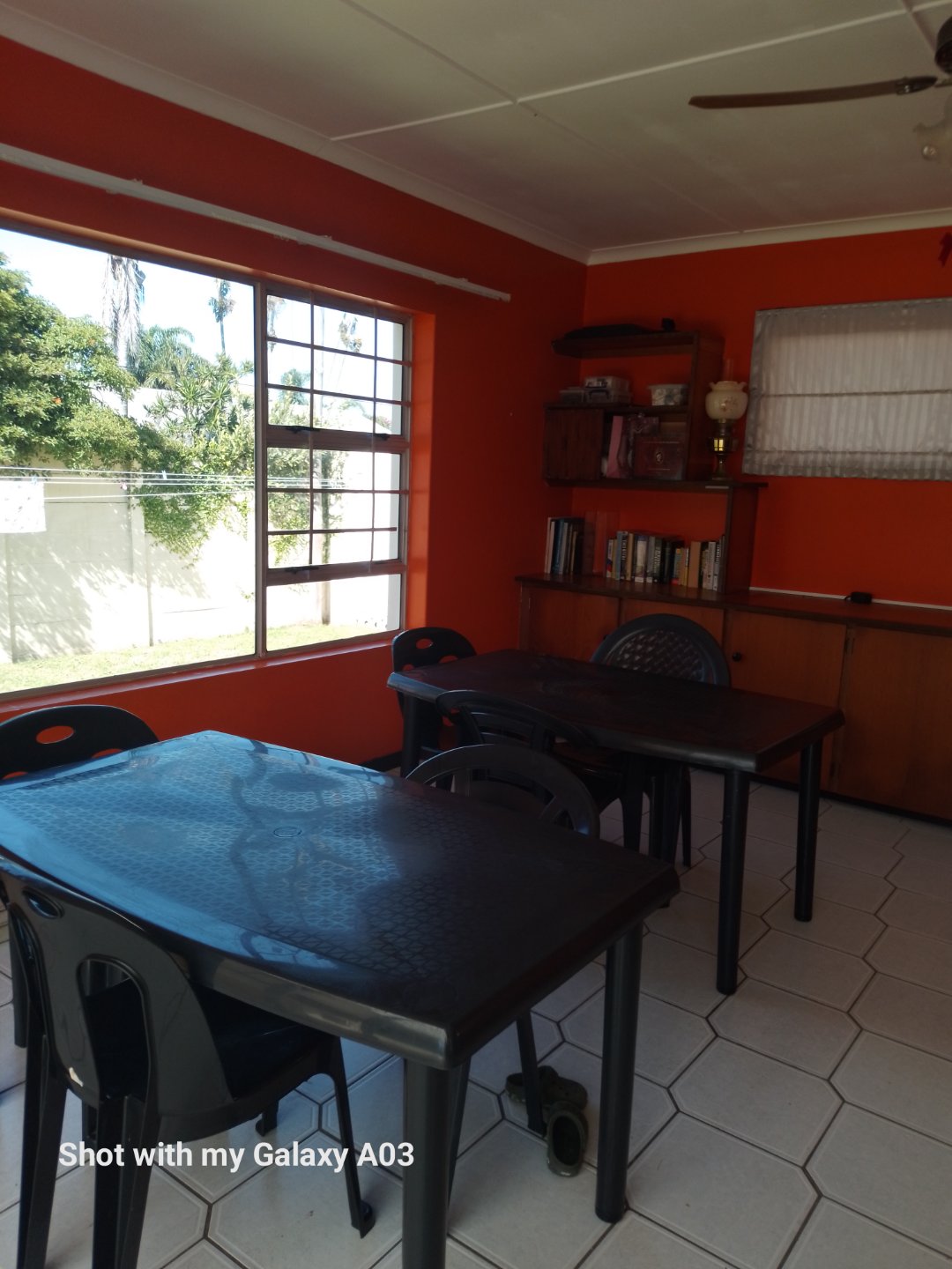 download (16) Spacious large home, close to Gonubie amenities