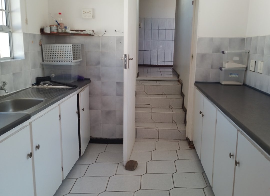 Spacious large home, close to Gonubie amenities