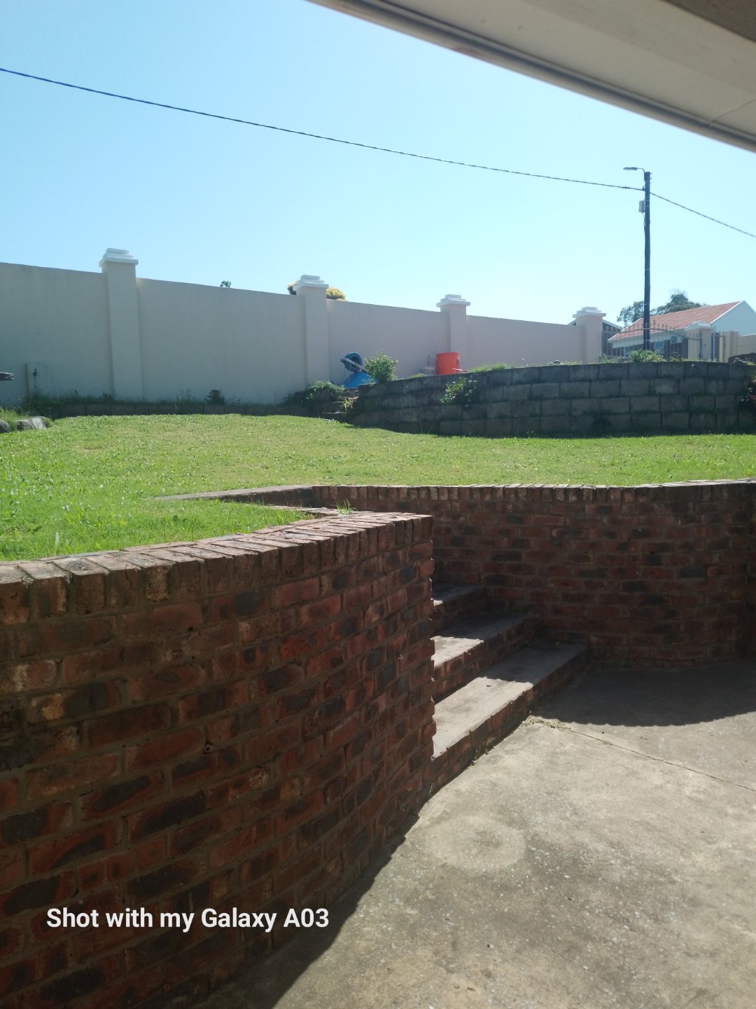 download (2) Spacious large home, close to Gonubie amenities