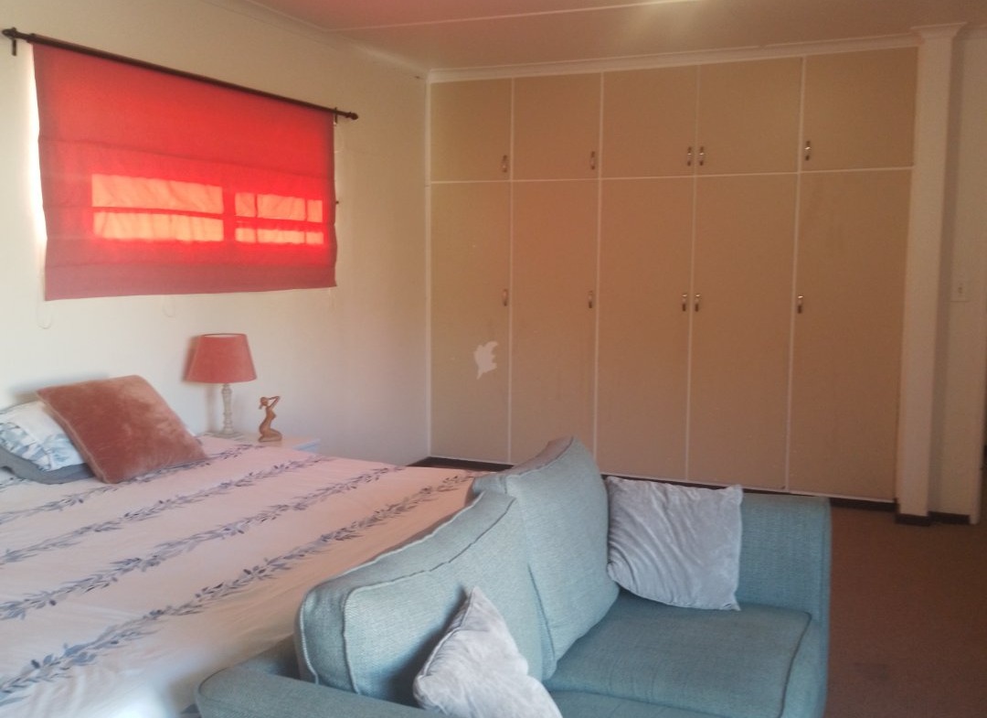 Spacious large home, close to Gonubie amenities