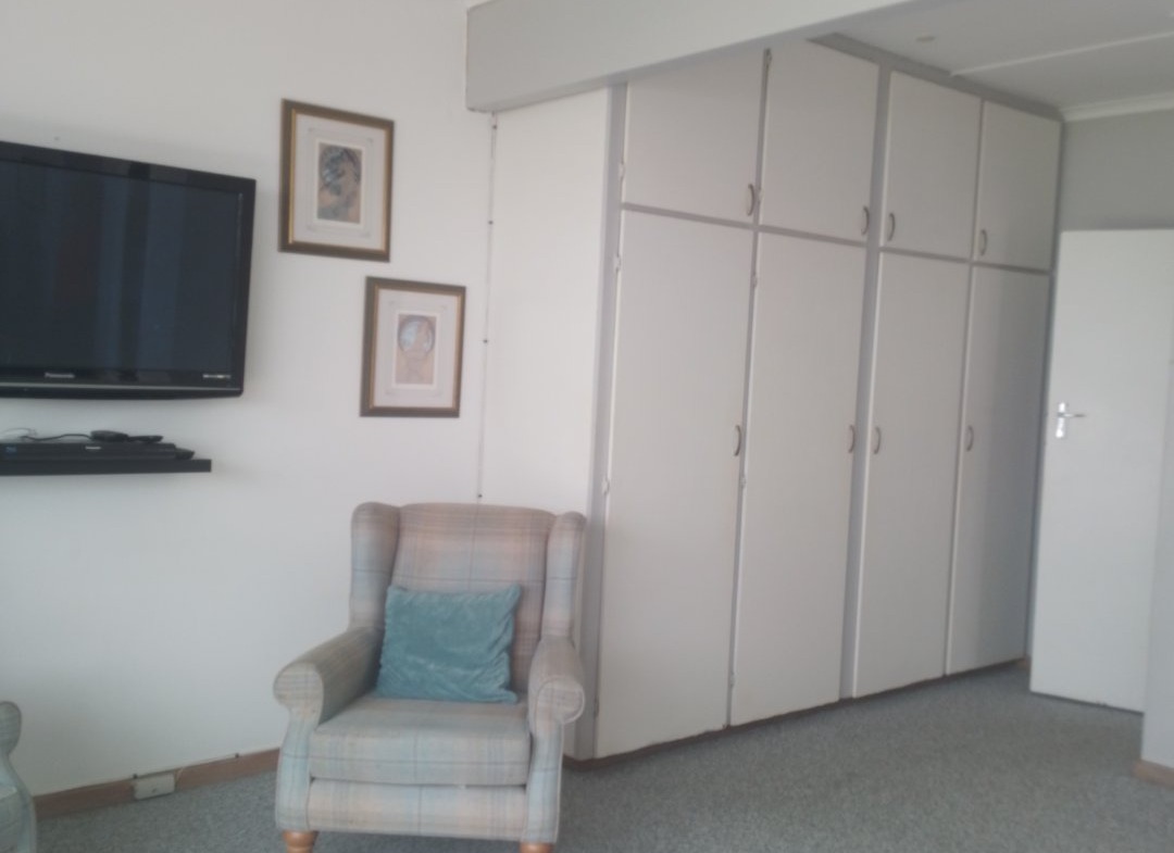 Spacious large home, close to Gonubie amenities