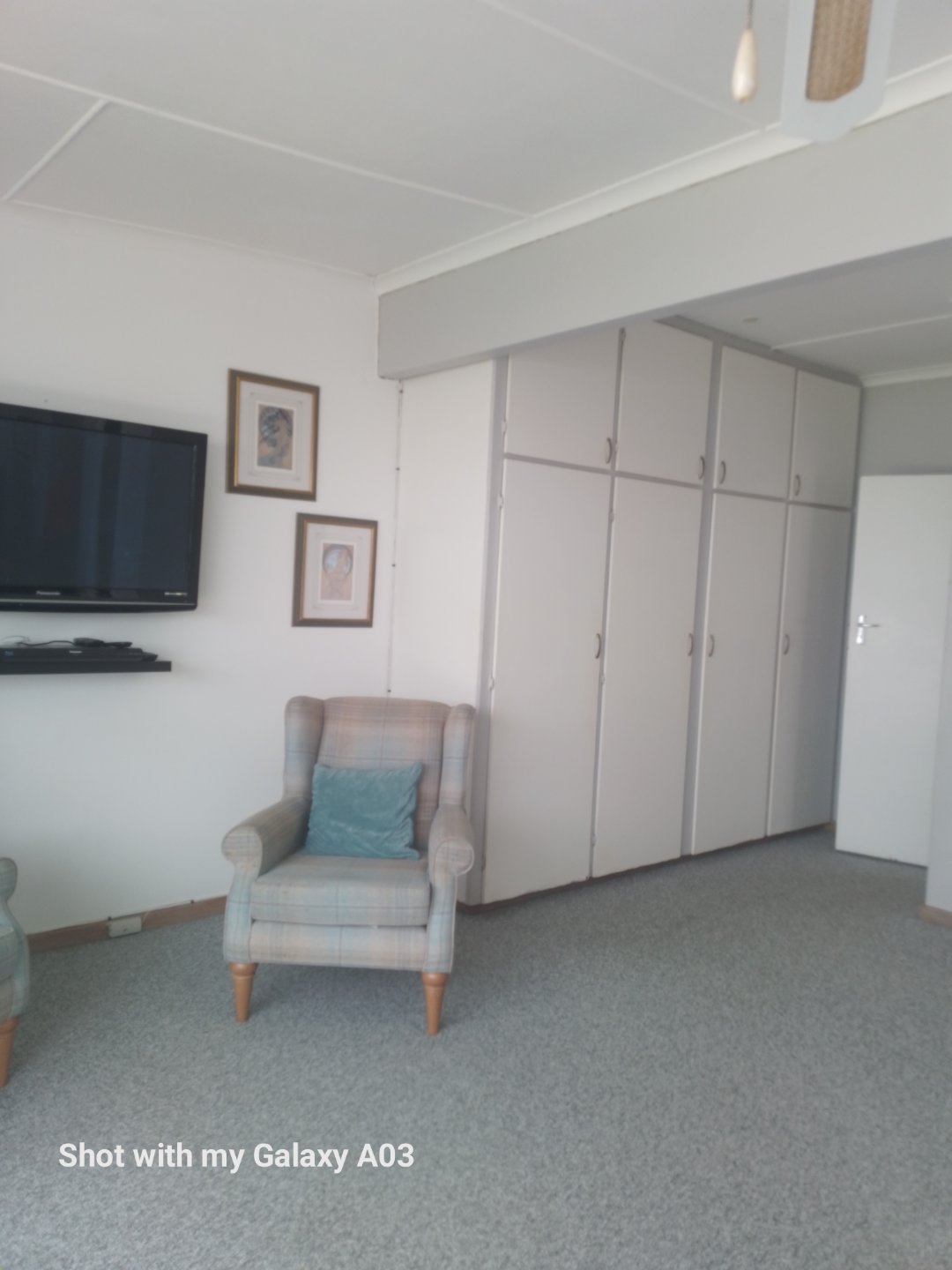 download (21) Spacious large home, close to Gonubie amenities