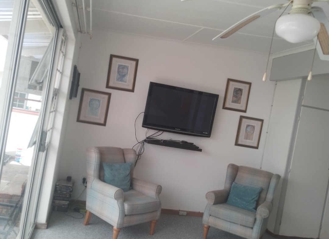 Spacious large home, close to Gonubie amenities