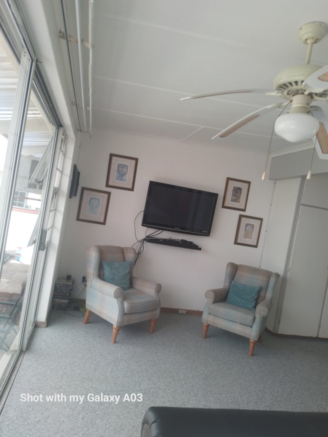 download (24) Spacious large home, close to Gonubie amenities