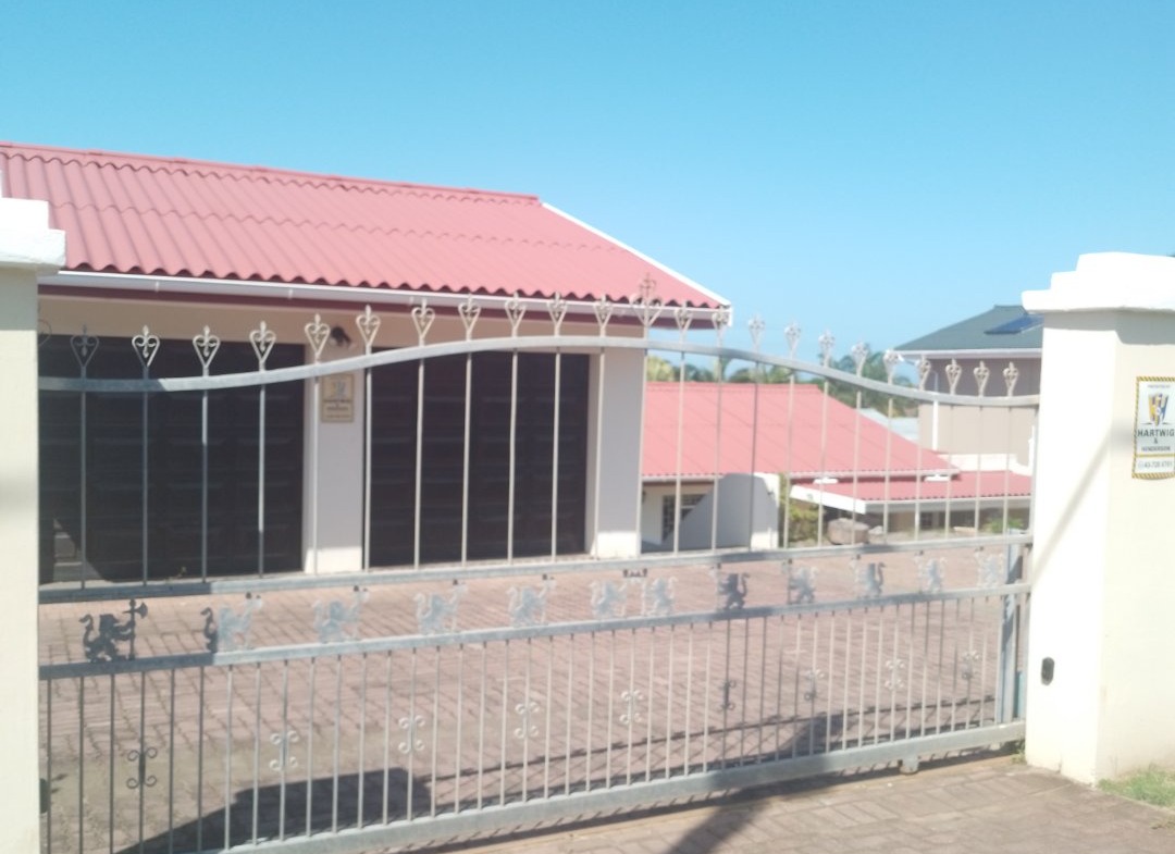 Spacious large home, close to Gonubie amenities