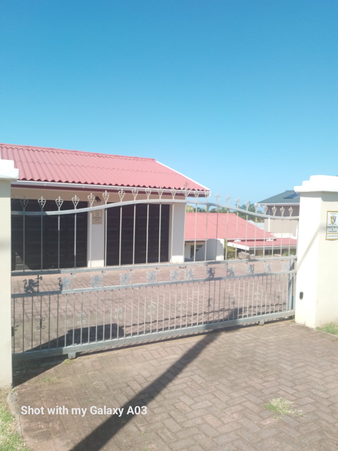 download (3) Spacious large home, close to Gonubie amenities