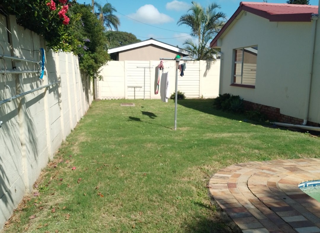 Spacious large home, close to Gonubie amenities