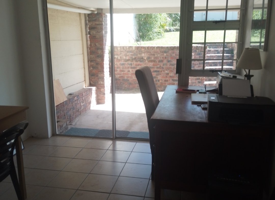 Spacious large home, close to Gonubie amenities