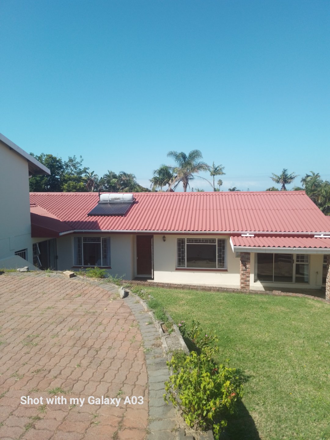 download Spacious large home, close to Gonubie amenities