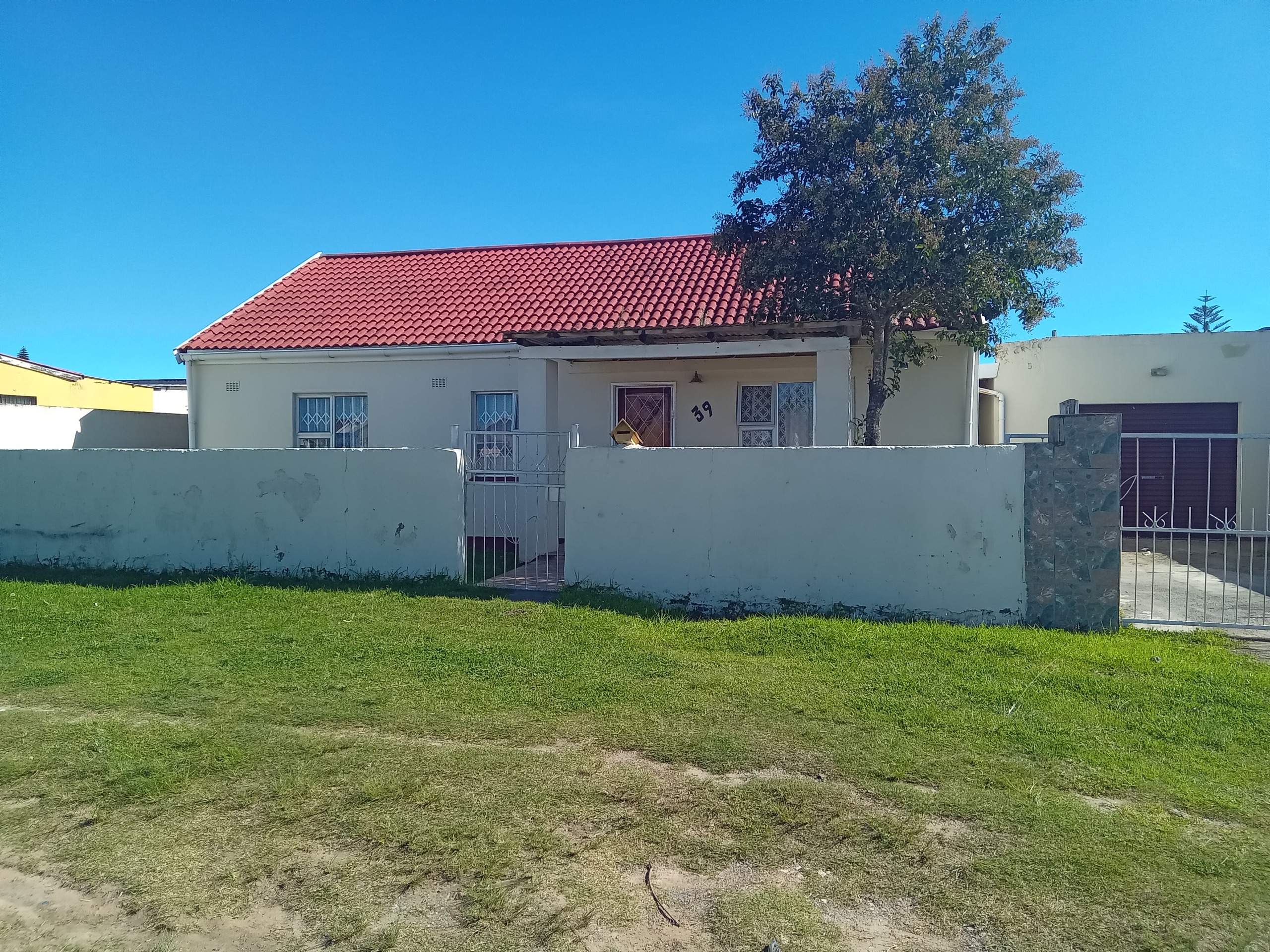 20250512_113257 Three bedroom house in Bhisho Park for sale