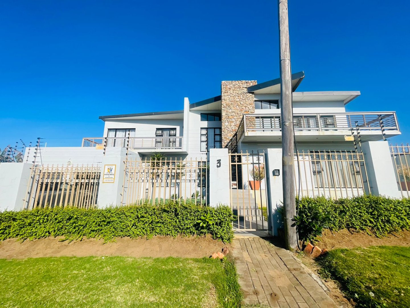 download (1) 6 Bedroom House for Sale in Gonubie