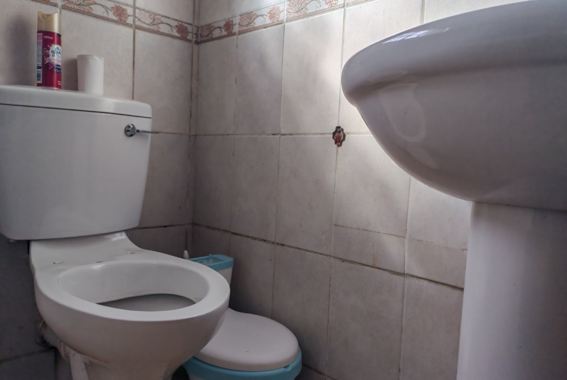 HOUSE FOR SALE IN NU 17