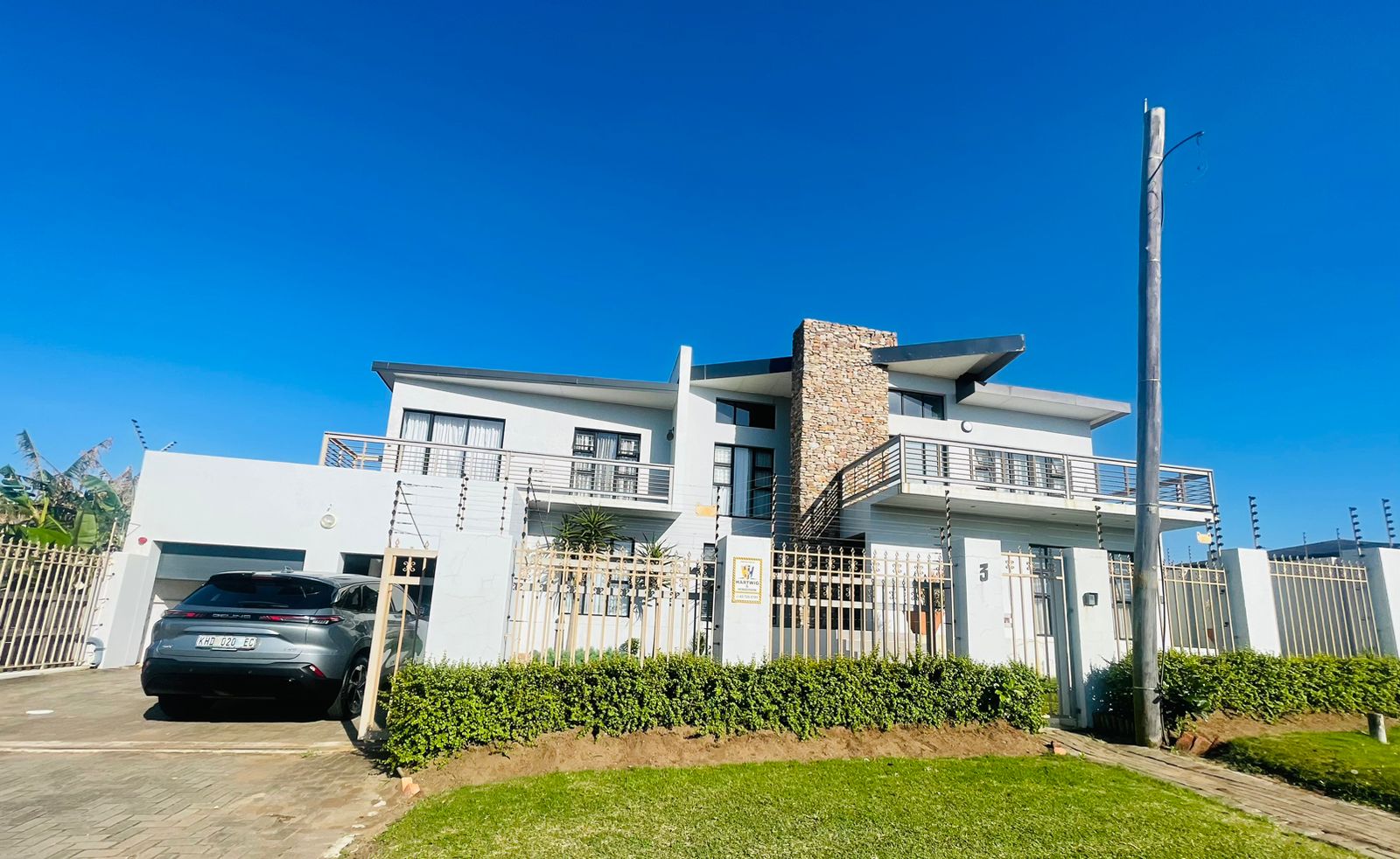 download (2) 6 Bedroom House for Sale in Gonubie