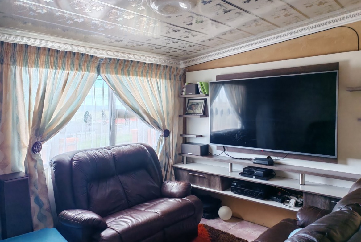 HOUSE FOR SALE IN NU 17