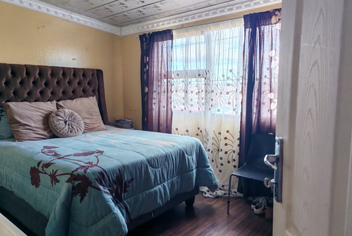 HOUSE FOR SALE IN NU 17