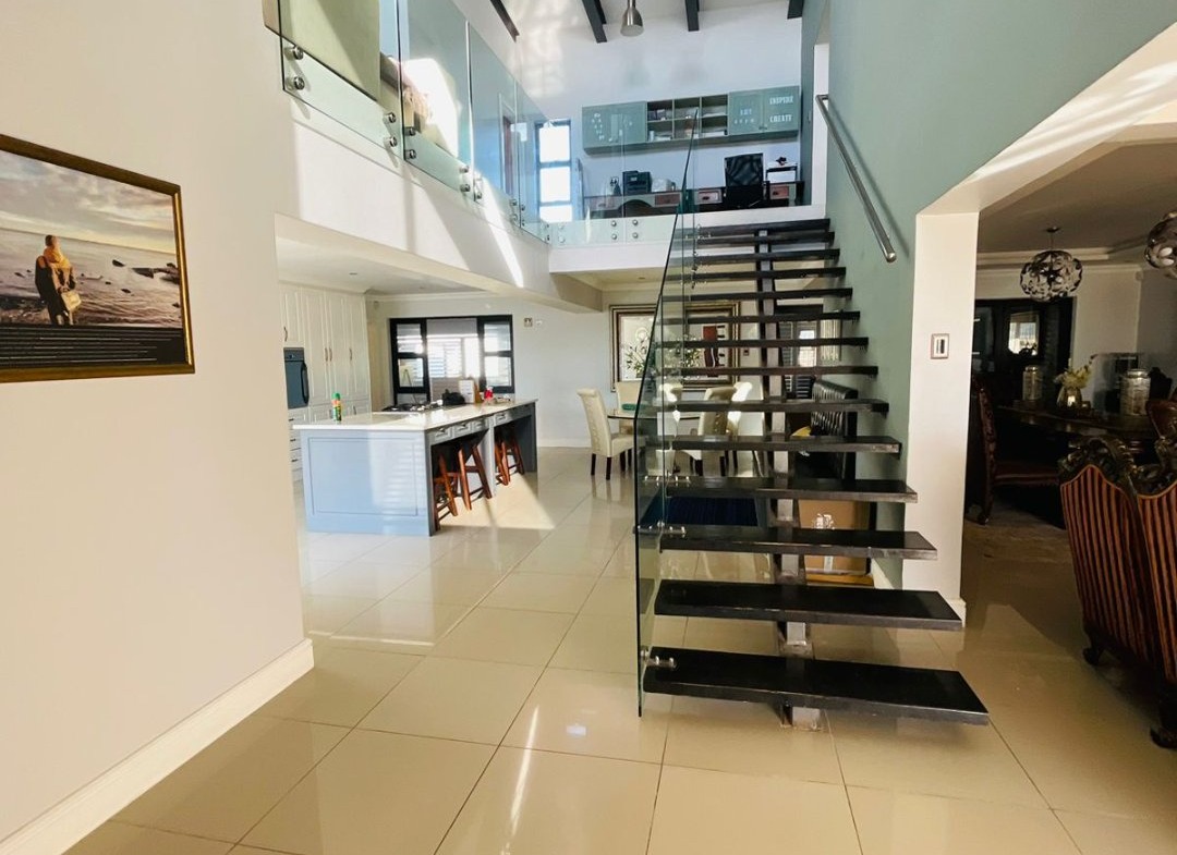6 Bedroom House for Sale in Gonubie