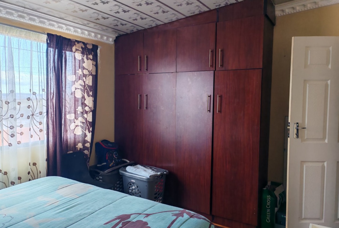 HOUSE FOR SALE IN NU 17