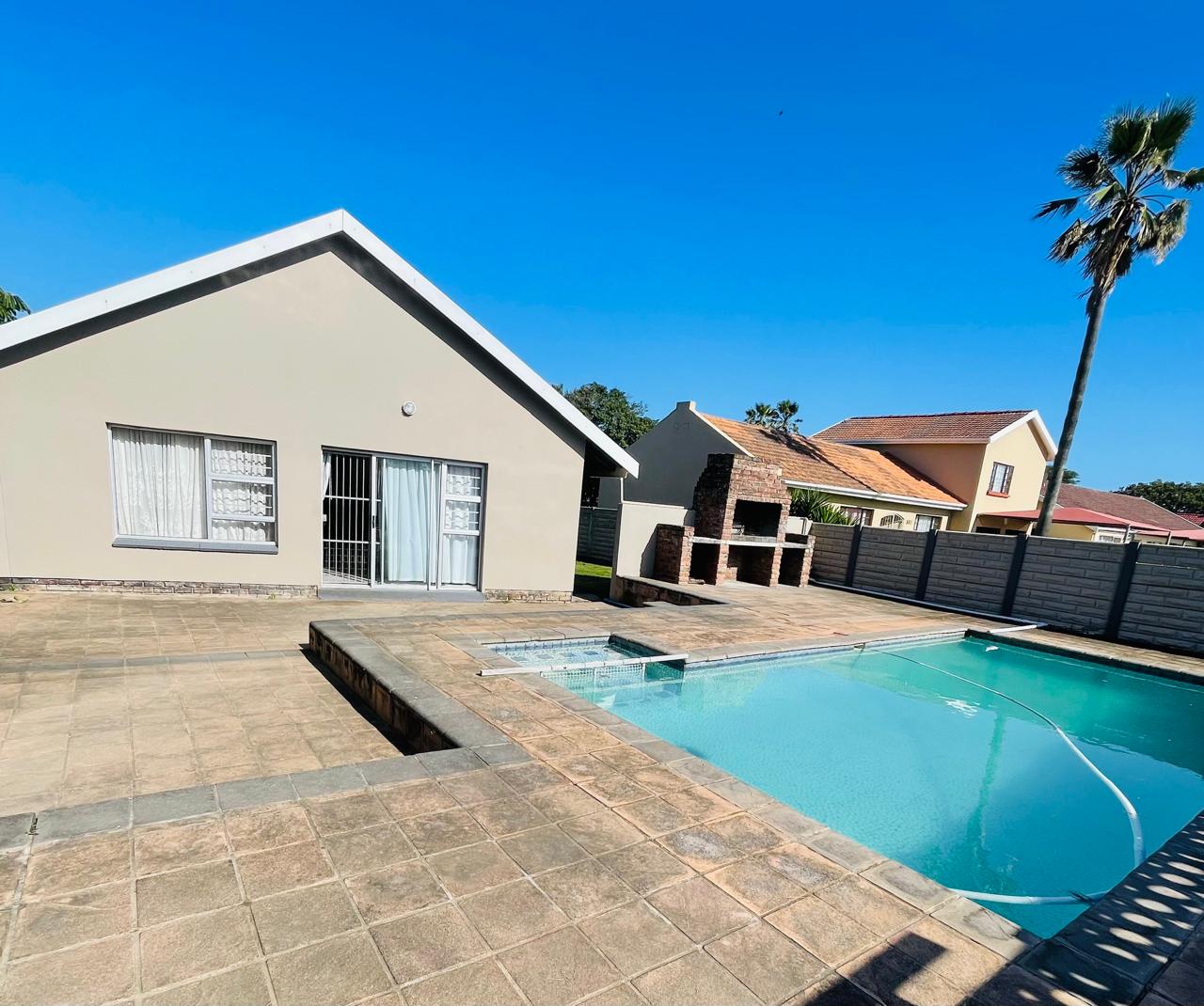 1 4 Bedroom House for Sale in Gonubie