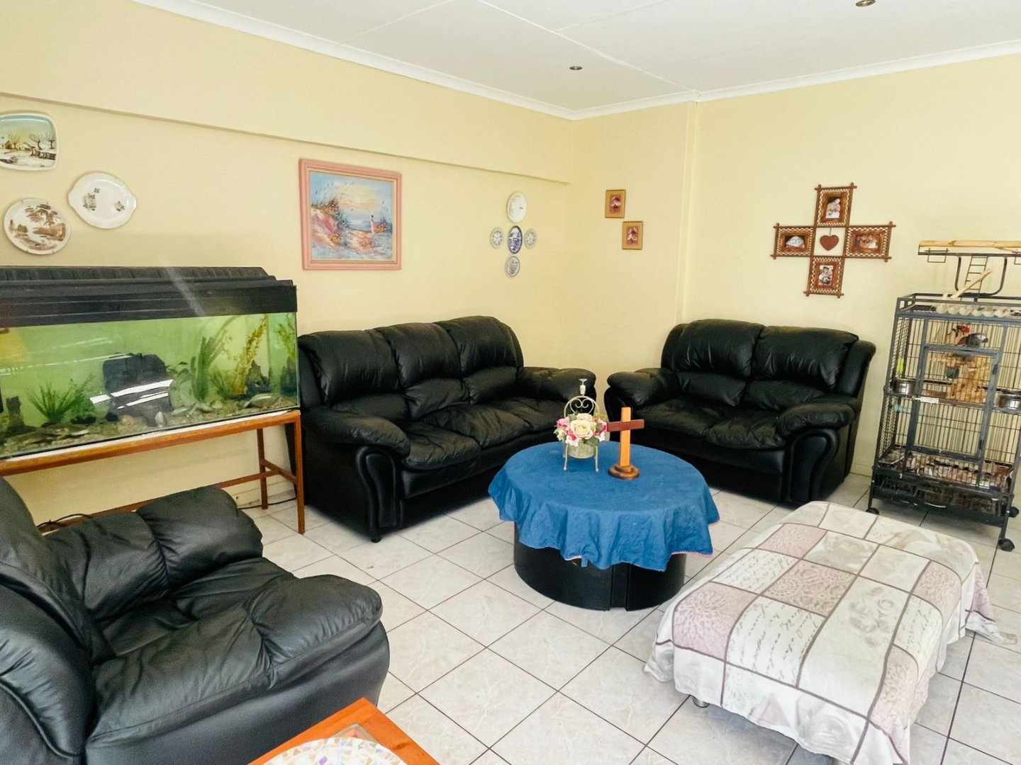 12 4 Bedroom House for Sale in Gonubie