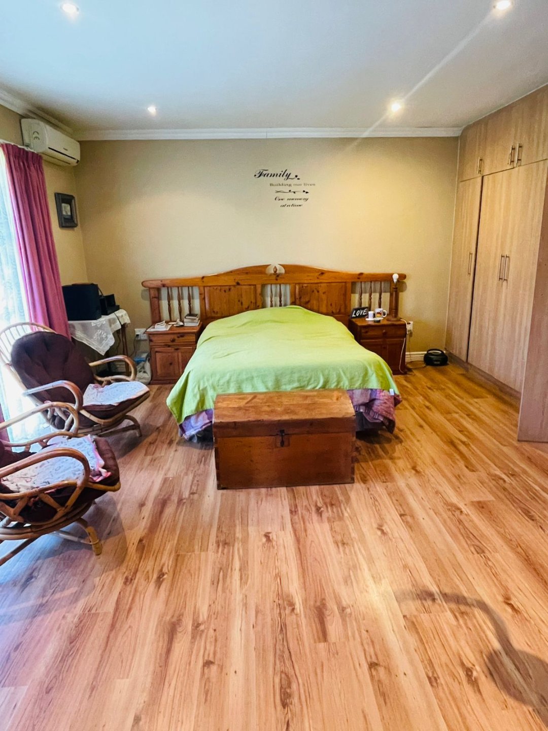 19 4 Bedroom House for Sale in Gonubie