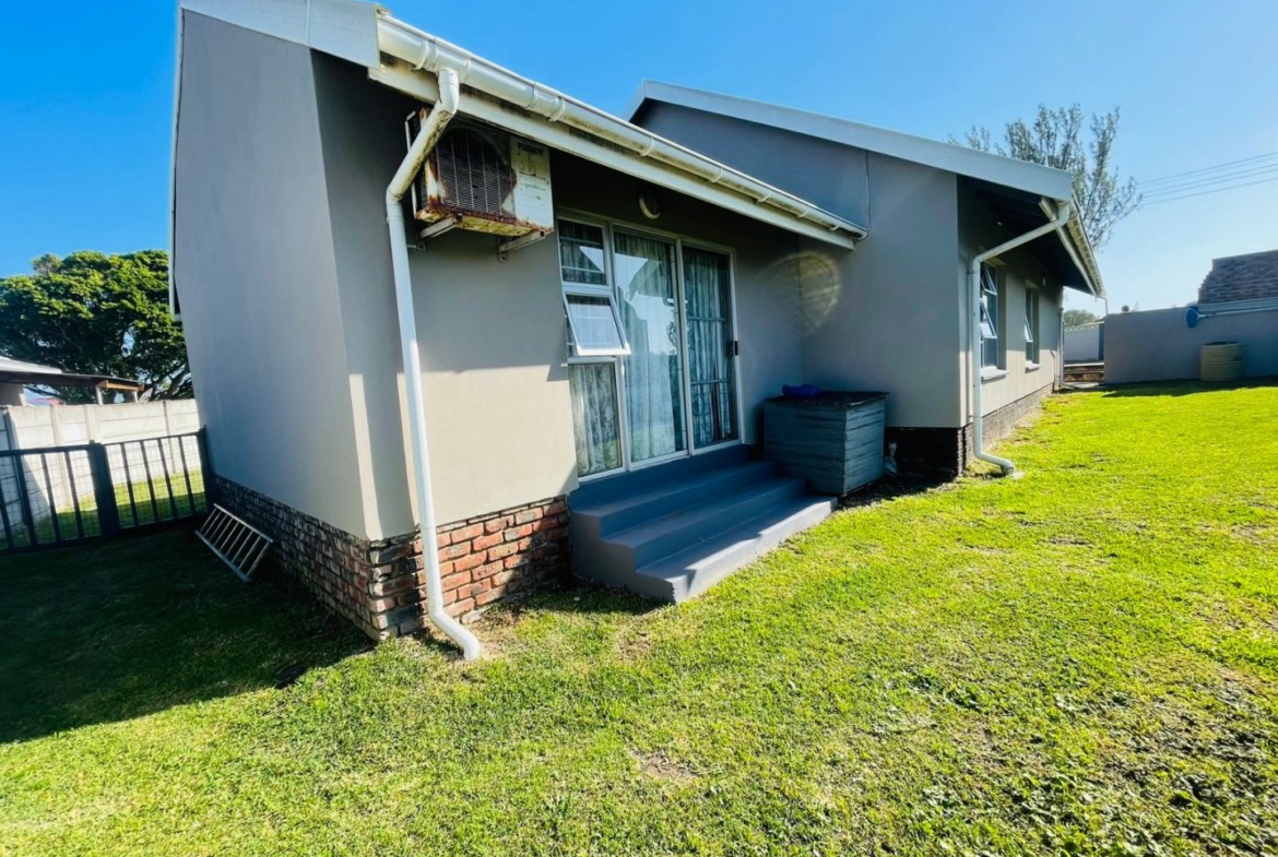 4 Bedroom House for Sale in Gonubie
