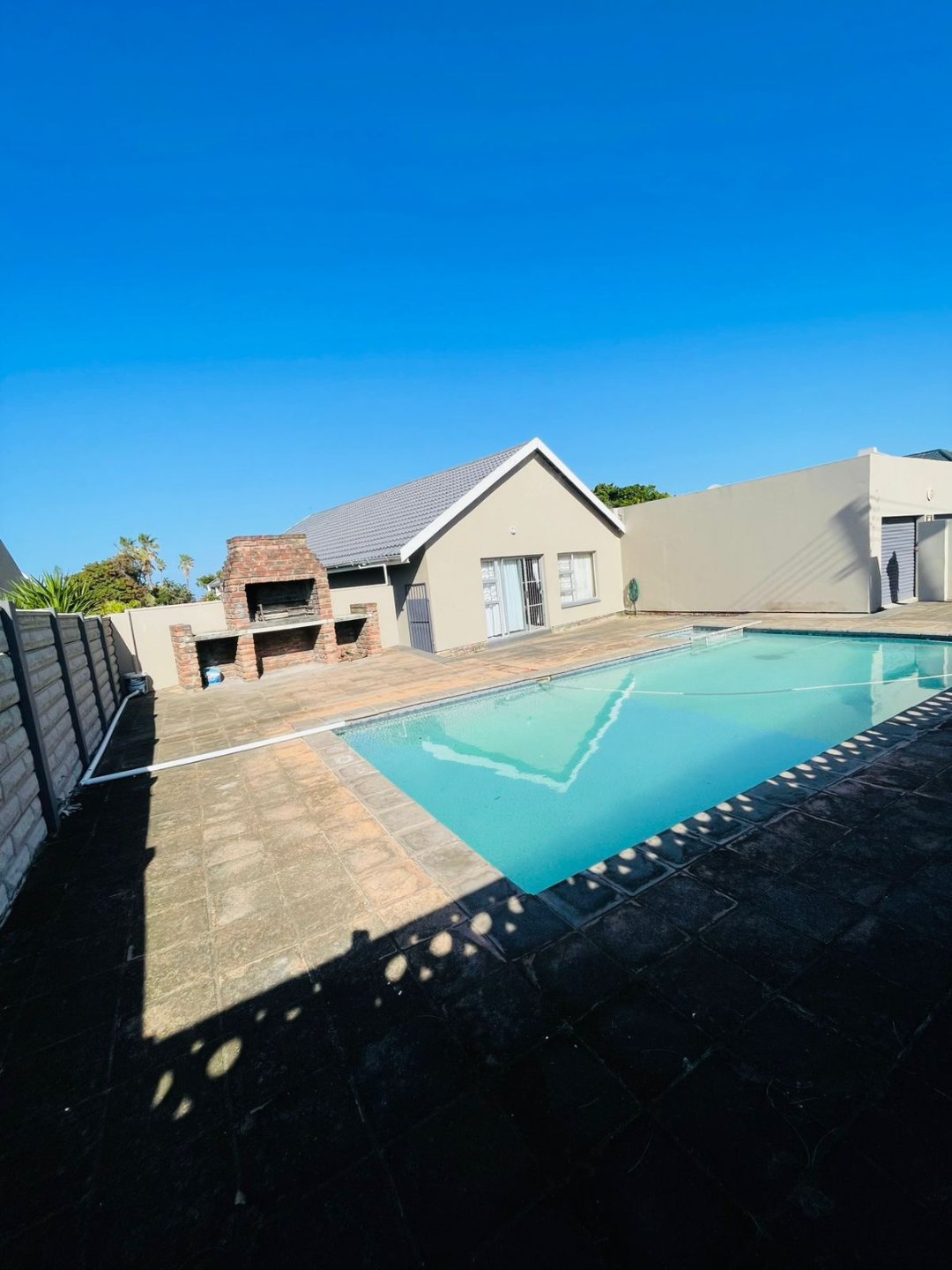 45 4 Bedroom House for Sale in Gonubie