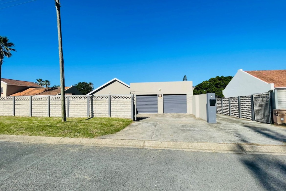 4 Bedroom House for Sale in Gonubie