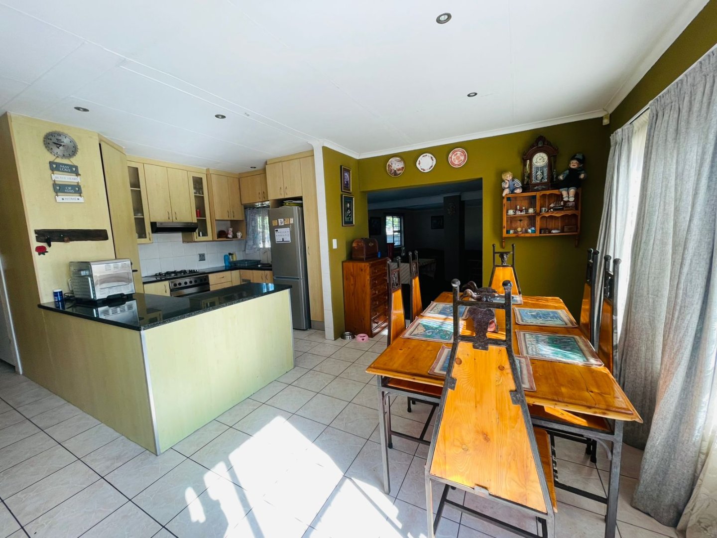 7 4 Bedroom House for Sale in Gonubie