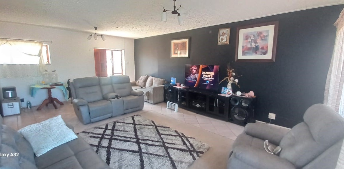Charming 2 bedroom apartment for sale!